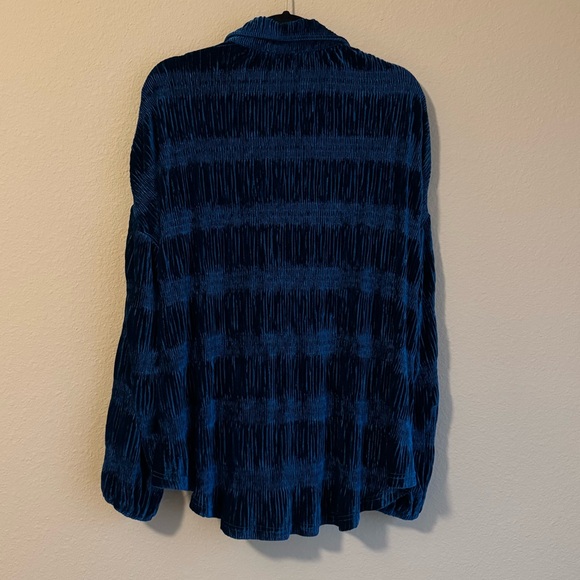 Umgee Velvet smocked button down blouse top - Picture 3 of 3